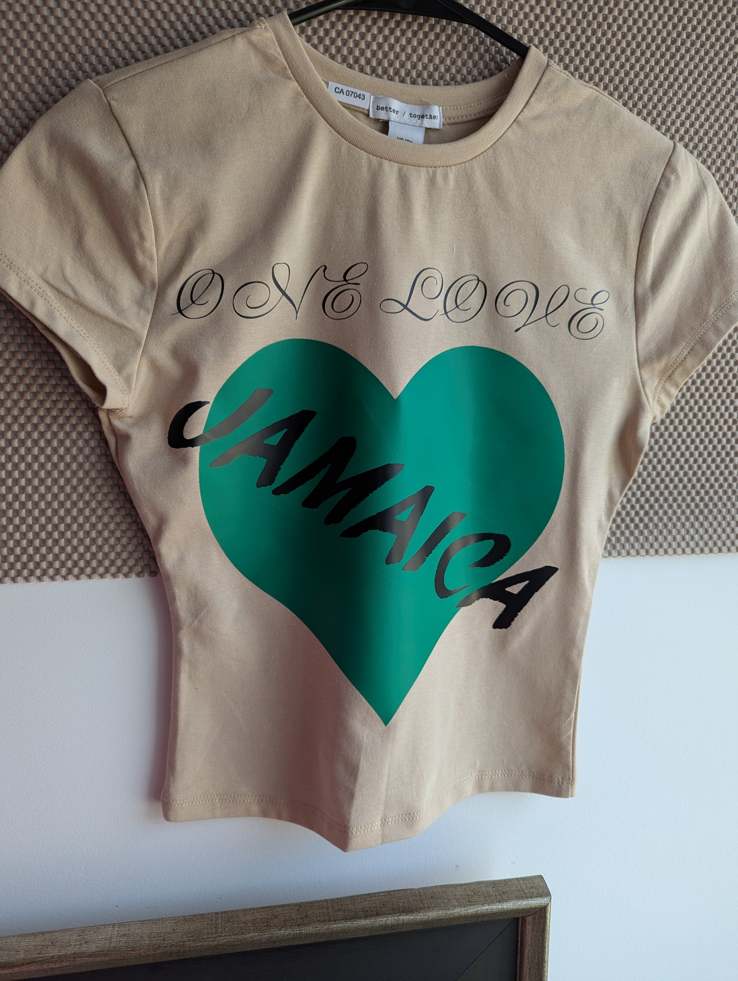 One love Jamaica women's top, cultural wear women's top, great quality.