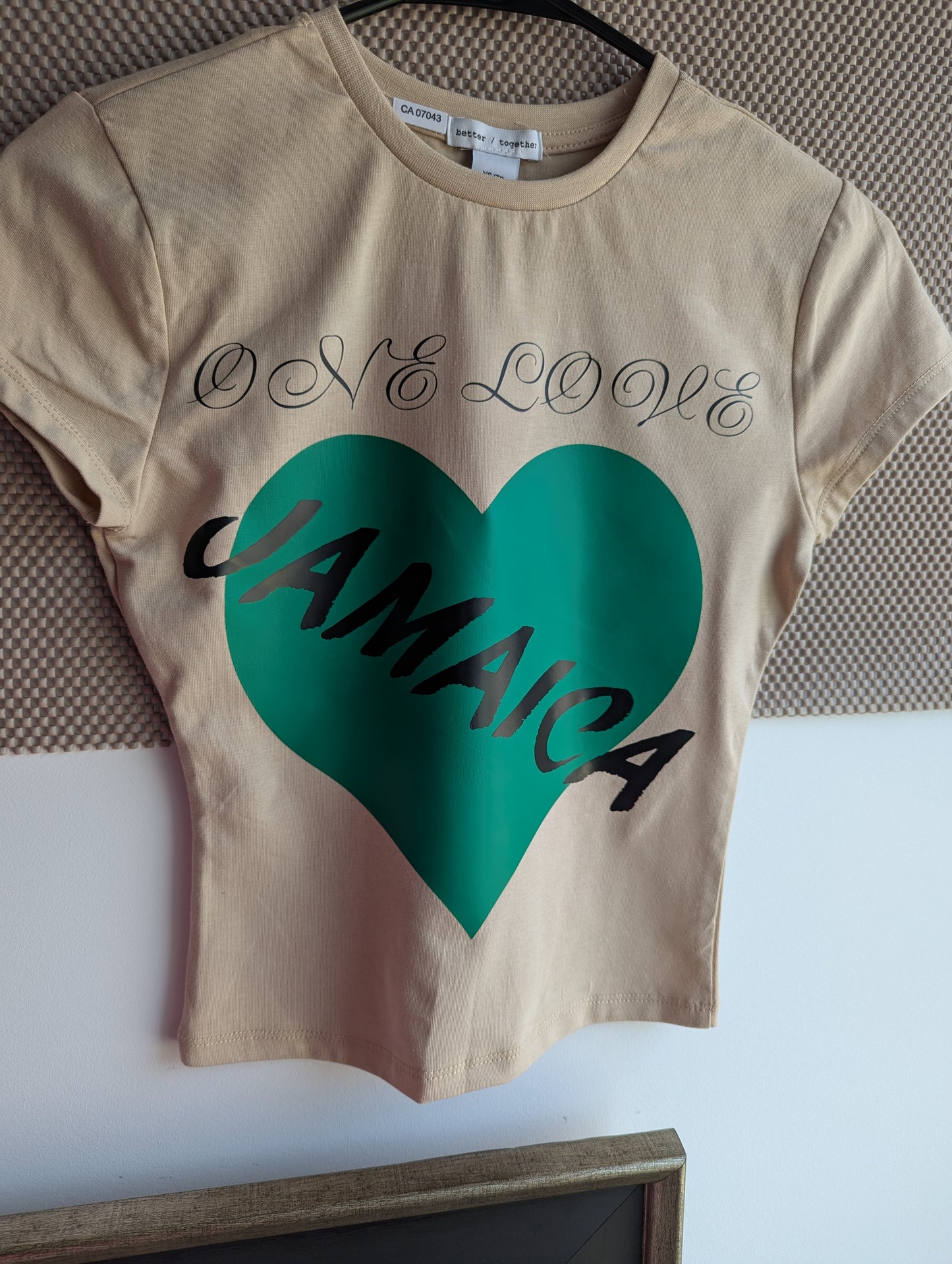One love Jamaica women's top, cultural wear women's top, great quality.